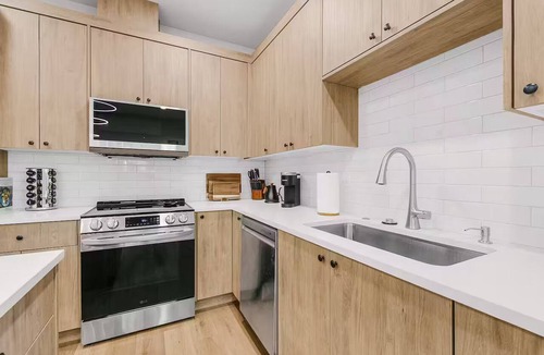 Gresham House | Evergreen Home - King Bed · Office Room · Near PDX