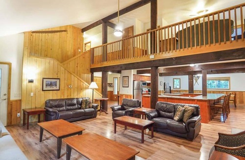 Glacier House | Evergreen Lodge Spacious 12 Bedroom Forest Retreat in Deming