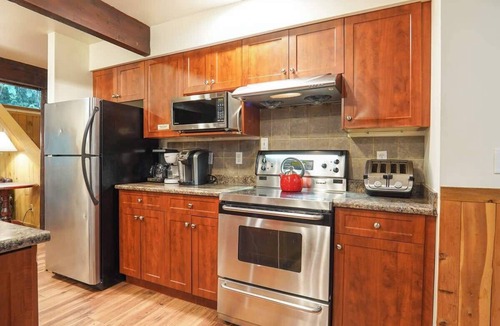 Glacier House | Evergreen Lodge Spacious 12 Bedroom Forest Retreat in Deming