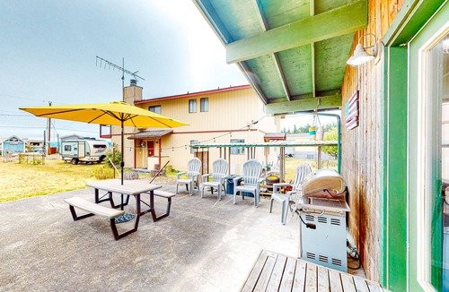 Coupeville House | Evinrude Escape | House in Coupeville with boat launch & beach access