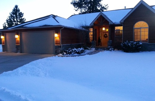 Hayden House | Executive Home in Hayden Lake Country Club Estates Discounts for 7+ & 28+ nights