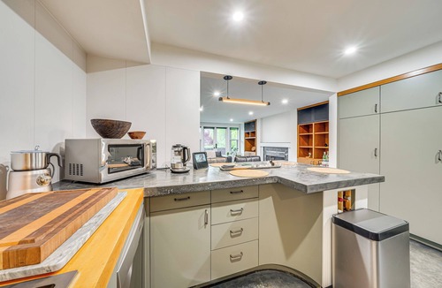 Lakeview Apartment | Executive Lake Washington Stay with Dock Access