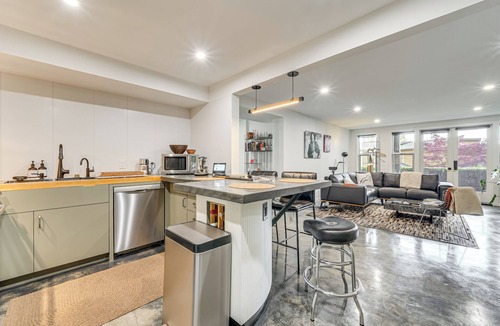 Lakeview Apartment | Executive Lake Washington Stay with Dock Access