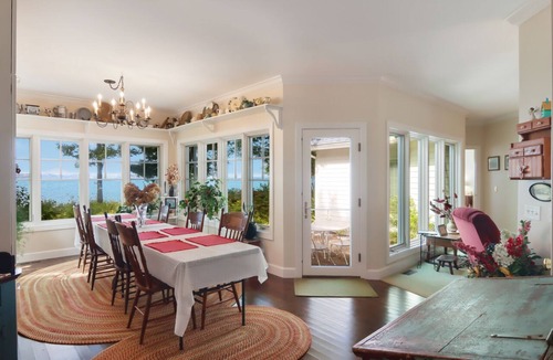 Williamsburg House | Executive Waterfront Home in Elk Rapids on Lake Michigan