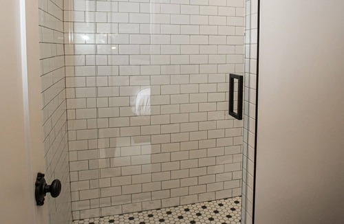Jacksonville Hotel | Experience charming Jacksonville! This 1 BR Queen Guest Room at the Historic Inn is perfect for a wine country retreat. Walkable location, antique charm, and a comfortable Queen bed.