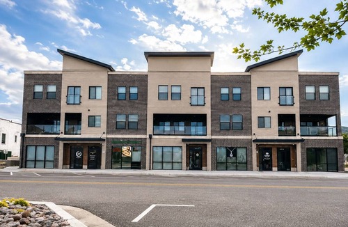 Draper Condo | Experience ski adventures nearby at our South Valley 3-bedroom Condo