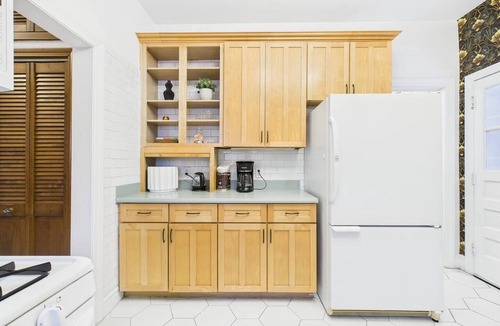 Wrigleyville Apartment | Expertly designed 5BR Art Deco duplex with garage.