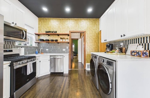 Wrigleyville House | Expertly designed 9BR Art Deco manor with garage included.