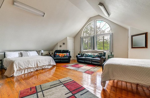 Cave Junction Apartment | Explore Caves & Coast! Family-Friendly Oregon Stay