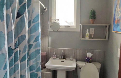West Central Apartment | Explore Downtown Fort Wayne The Declan House -Modern 2-bedroom with WiFi and AC