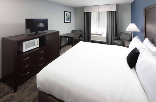 Sequim Hotel | Explore National Parks with the Family! Free Breakfast, Indoor Swimming Pool
