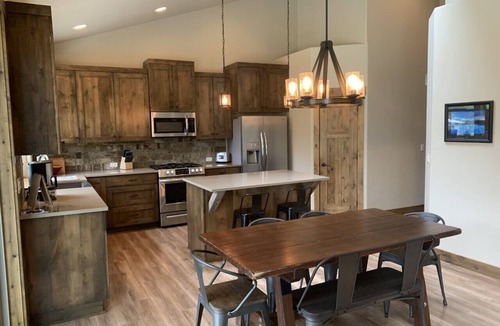 Three Rivers House | Explore Natures Beauty and Stay at Home in the Heart of Oregon's Wonderland