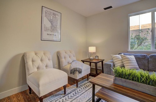 Greenwood House | Explore PNW | 3 Mi Green Lake & Golden Gardens Beach | 15 Min 2 Dwtwn | 30 Min Whidbey Is Ferry