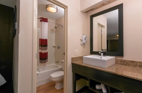 Columbus Hotel | Explore Short North Arts District from Affordable Stay Nearby