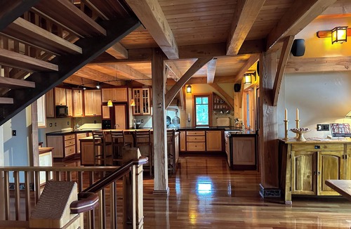 Sandpoint Ski Chalet | Exquisite and Enchanting Escape On Secluded Lake In Sagle! 4 bedrooms, WiFi