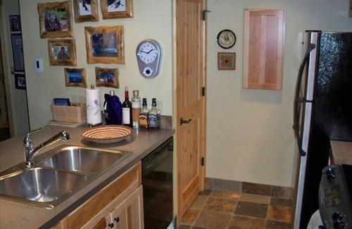 Mount Crested Butte Condo | Exquisite Mountain View! Great Location on Free Bus Route! 5 Star Reviews!