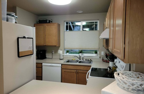 Bremerton House | Fabulous 2-bedroom house in Bremerton w/view of Manette Bridge