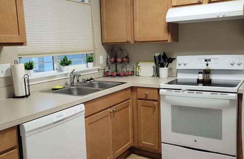 Bremerton House | Fabulous 2-bedroom house in Bremerton w/view of Manette Bridge