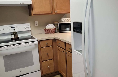 Bremerton House | Fabulous 2-bedroom house in Bremerton w/view of Manette Bridge