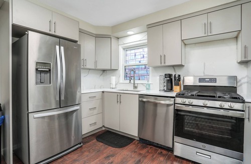 Dearborn Heights House | Fabulous 3-bedroom bungalow with AC in Dearborn Heights