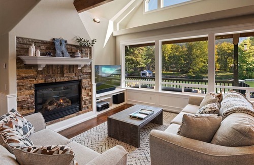 Sagle House | Fabulous Waterfront Home Ideal for Families and Friends