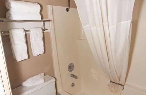 Coeur d'Alene Hotel | FairBridge Inn - Coeur d'Alene