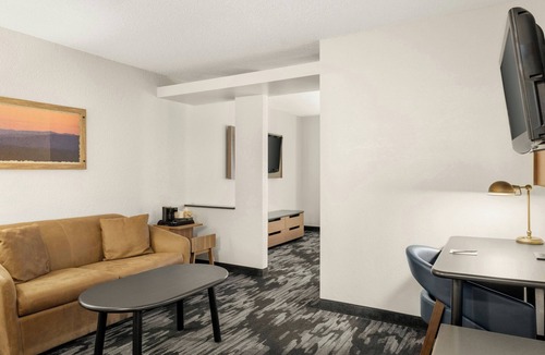 Mount Pleasant Hotel | Fairfield by Marriott Mt Pleasant