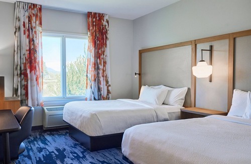 Burlington Hotel | Fairfield Inn & Suites by Marriott Burlington