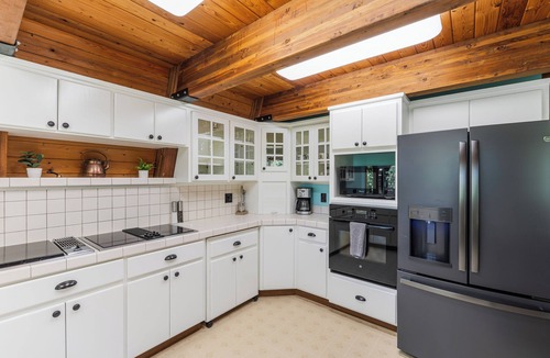 Newberg Cabin | Fairview Cabin: 3bed/3.5ba Chalet in Wine Country!