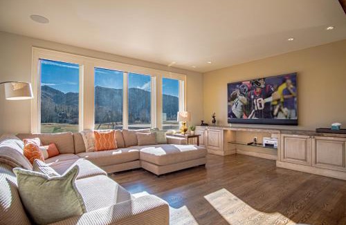Elkhorn Village House | Fairway Twelve Retreat
