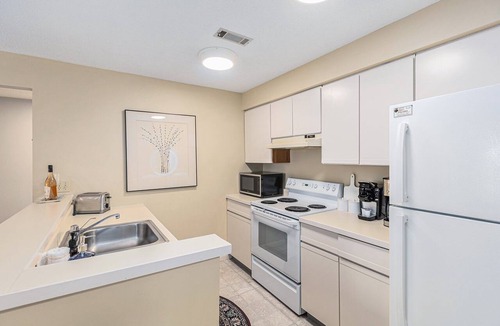 Acme Condo | ⛳ Fairway View Retreat @ Grand Traverse Resort | 2 Suites + Golf Deck + Champagne Welcome ➠ 5166