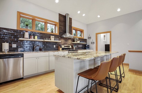 Berkeley Springs House | 🍁Fall Foliage Ridge TOP VIEWS🌻Ultimate Family Getaway🍁Hot Tub🌻Campfires🍁