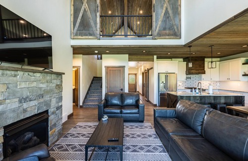 Ashton Cabin | Fall River Cabin-4 Master Suites, Fire Pit, Hot Tub & Games!