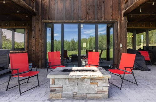 Ashton Cabin | Fall River Cabin-4 Master Suites, Fire Pit, Hot Tub & Games!