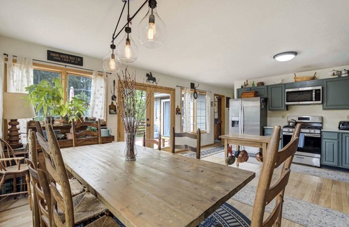 Green Mountain Falls House | Fallsview Cabin! Rustic Forest Escape w/Rock Wall