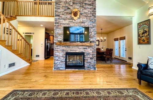 Driggs House | Family Condo on Ski Hill Road 12 minutes to Grand Targhee
