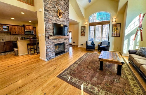 Driggs House | Family Condo on Ski Hill Road 12 minutes to Grand Targhee