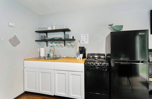 Grayland Hotel | Family Escape | Hot Tub | Pets OK! | Pickleball