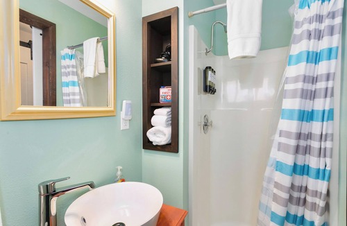 Grayland Hotel | Family Escape | Hot Tub | Pets OK! | Pickleball