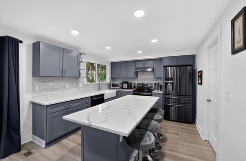 Fairview House | Family Fairview Home | Gorge Access & Covered Deck