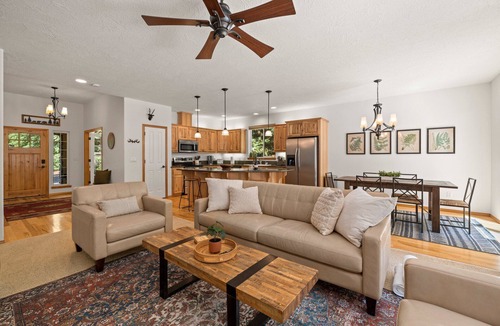 Mount Hood Village House | Family-Friendly Mt Hood Cabin - Sleeps 10 + Hot Tub + EV2 Charger