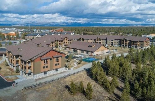 West Yellowstone Condo | Family friendly 2 bedroom condo near Yellowstone with full kitchen and laundry
