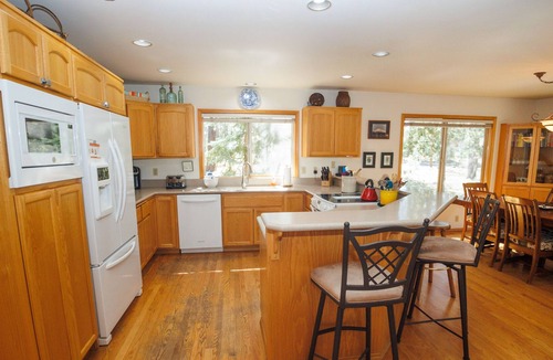 Sunriver House | Family Friendly, 2-Level, Huge Primary Suite - Aspen 2