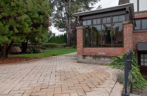 Monroe House | Family friendly, 3 block walk to town