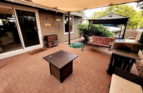 Greenway Apartment | Family-friendly Adventure Awaits by Rec Center Pool & Gym! Patio with Firepits!