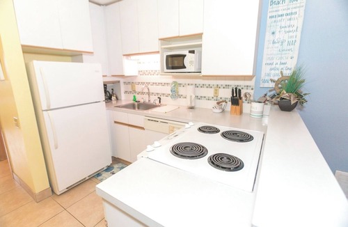 Ocean Shores Apartment | Family-Friendly Condo w/Full Kitchen, Pool, Fire Pit & Beach Trail