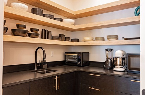 Coeur d'Alene House | Family-Friendly Downtown Luxury Villa Hot Tub Walk To Lake