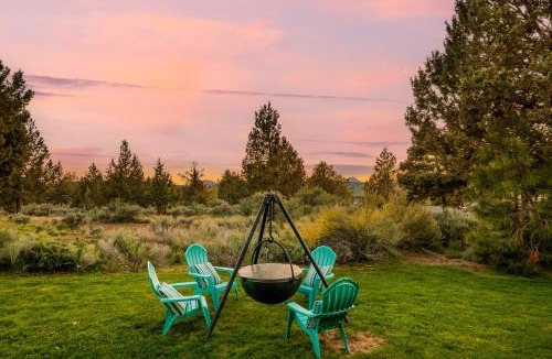 Bend House | Family-Friendly Dara Oaks Home with Private Hot Tub and BBQ on the Deck home