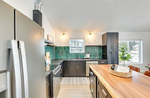 Fir Grove Estates Cottage | Family-friendly Donnelly Home w/Private Hot Tub!