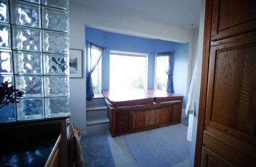 Hood River House | Family Friendly Home In Vineyard next to Award Winning "Cathedral Ridge Winery."